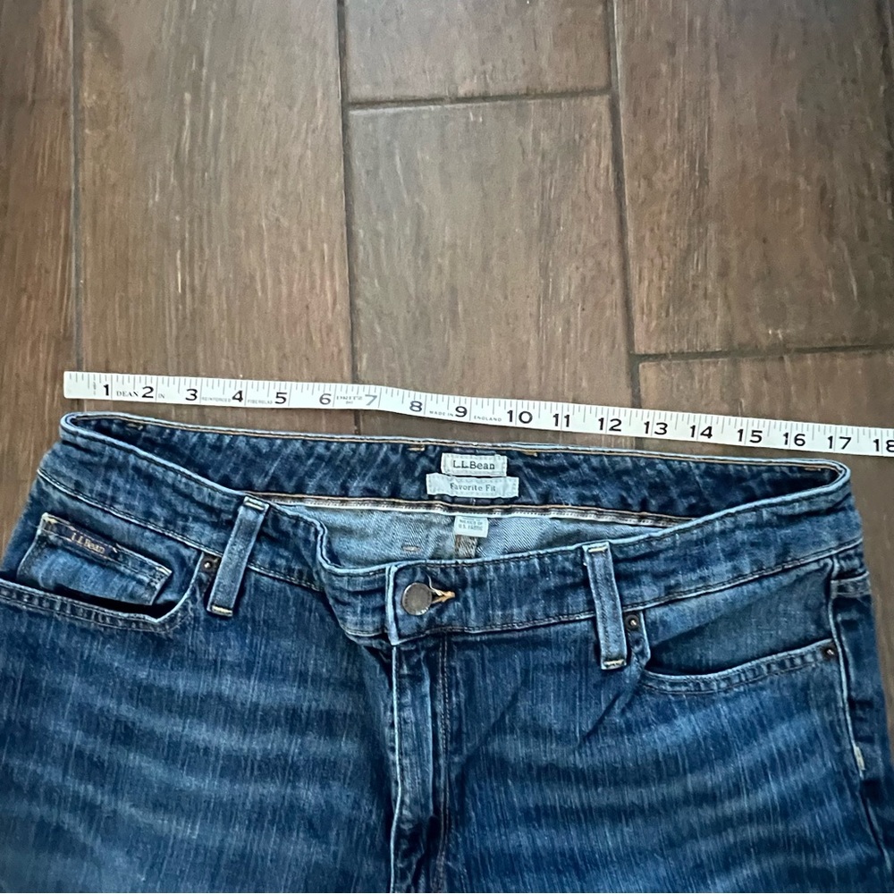 L.L. Bean Favorite Fit Straight Leg Medium Wash Jeans size 14 Reg - Picture 4 of 8